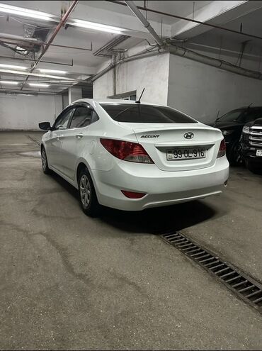 Hyundai: Hyundai Accent: 1.6 l | 2012 il Sedan — 11
