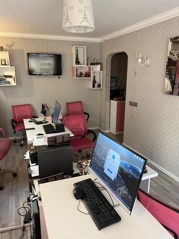 Ofislər: Yasamal rayonunda yol kənarında əla vəziyyətdə tam əşyalı və — 2