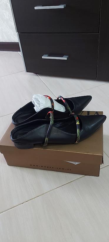 yeezy slides: Туфли, 39.5, BELLOTA, Б/у, цвет - Черный, Бесплатная доставка — 3