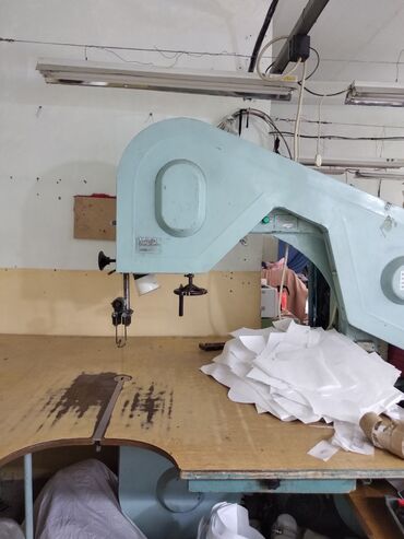 швейная машина оверлок: Ленточный нож для раскроя швейных изделий