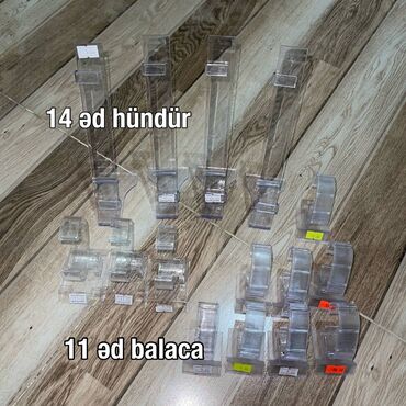 Bijuteriya vitrinləri: Ətir, aksesuar, bijuteriya vitrini Ünvan; Yeni Ramana, Şuşa şəhərciyi — 10