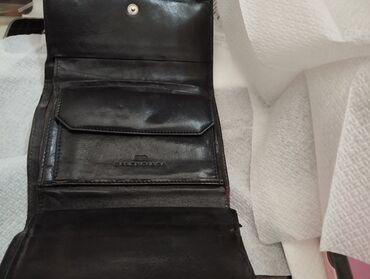 кошелек мужской кожаный ручной работы: Кошелек женский, Б/У, 50 сом. Кожанная сумка женская, 2000 сом. Пишите