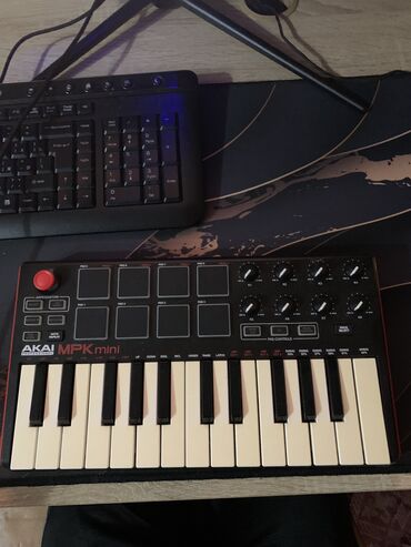 не рабочем состоянии: Продам миди клавиатуру Akai mpk mini Состояние отличное все работает