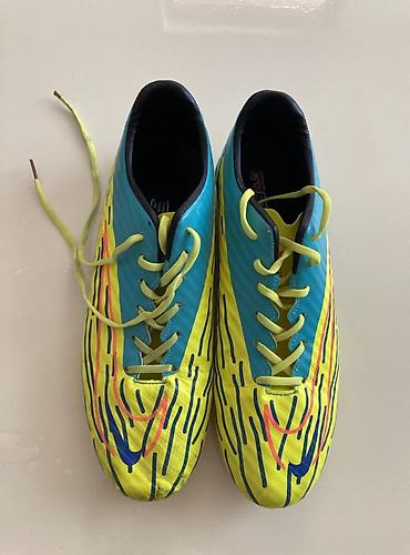 butsları: Nike futbol бутсы. Parlaq sarı və mavi rəng kombinasiya­sında — 1