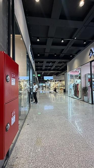 Продажа бутиков: Продажа бутиков В торговом центре, 35 м², 1 этаж — 6