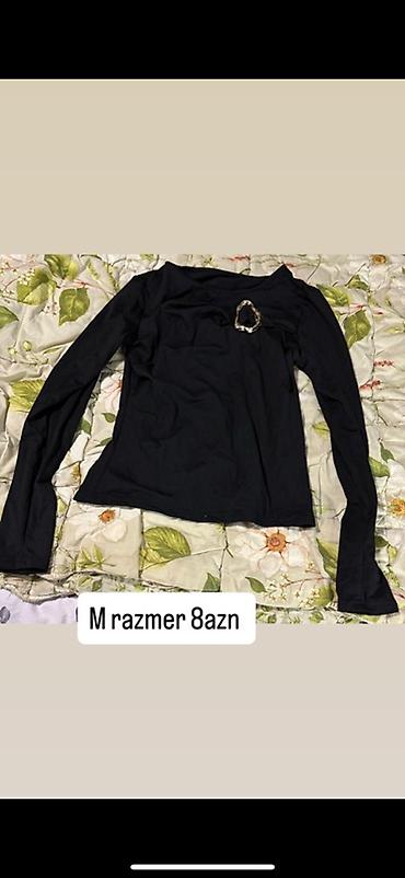 Satılır – qadın geyimləri seçimi: - Qara kapüşonlu svitşot: ön lalafo.az -da — 4 Satılır – qadın geyimləri seçimi: - Qara kapüşonlu svitşot: ön — 4