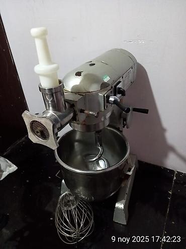 Digər biznes avadanlığı: 25 ltr Xəmir yoğuran 3900 manat. 220 volt mikseridə var Ət çəkmə — 1