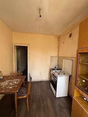 Mənzillər: 3 otaqlı mənzil – geniş eyvanlı - Plan: Uzun koridorlu, ayrıca 3 — 9