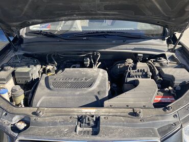 Hyundai: Hyundai Santa Fe – qara rəngli, şəhər və uzun yol üçün tam ölçülü SUV — 3