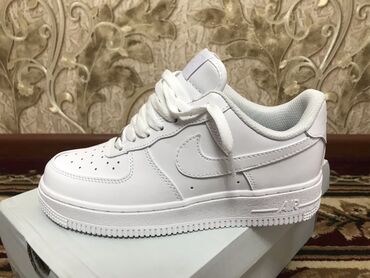 шлепка оптом: Кроссовки Nike Air Force 1 Low (белые) - Классическая модель AF1