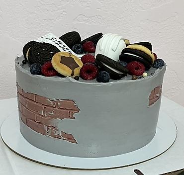 Кондитерские изделия, сладости: Двухъярусный праздничный торт, выполненный в нежных розовых тонах — 7