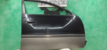 двери нексия 2: Передняя правая дверь Toyota 2000 г., Б/у, цвет - Черный,Оригинал