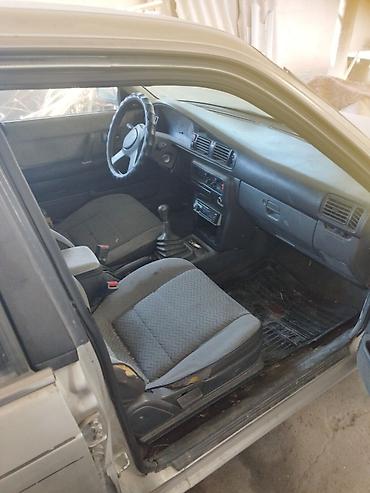 bnk 250: Mazda 626: 1989 г., 2 л, Механика, Бензин, Седан — 4