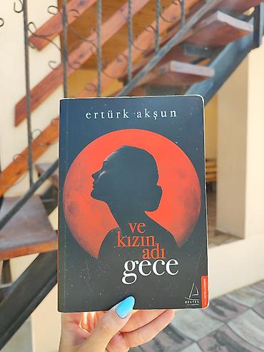 gitara satışı: Kitablar yenidir. bəziləri çox az istifadə olunub. qiyməti çoox — 8