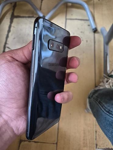 samsung s10e: Samsung Galaxy S10e, 128 GB, rəng - Qara, Barmaq izi — 3