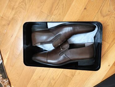 Ботинки: Ayaqqabılar yaxşı veziyyetdedi çox az geyinilib qara ayaqqabılar 30 25