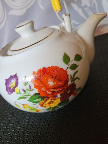 Čajnici: Bokal,cajnik rucno oslikan 70te. Bokal je perfektan,samo dno unutar — 2