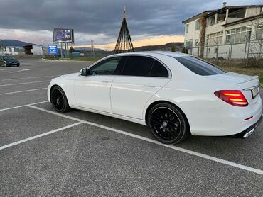 Mercedes-Benz: Mercedes-Benz E 220: 2 l. | 2018 έ. Sedan — 4