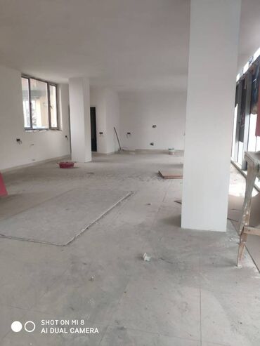 Kommersiya daşınmaz əmlakının satışı: Xırdalanda Ümumi sahəsi 800 kvm 4 mətəbəli obyekt satılır. Hazırda — 11