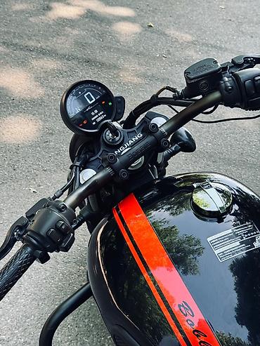 боббер мотоцикл: CJ Adept 700 Solo Bobber 693 куба В идеальном состоянии 2х — 4