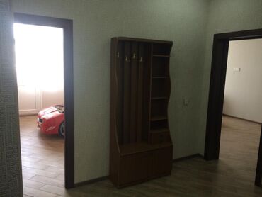 Uzunmüddətli kirayə mənzillər: Bu mənzil yaşayış binasında yerləşir və müasir dizaynlı mətbəx, yemək — 27