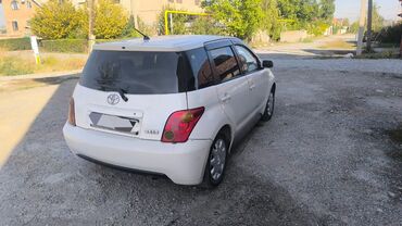 Toyota: Toyota ist: 2003 г., 1.3 л, Автомат, Бензин, Седан