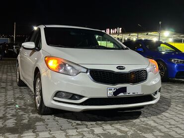 masin kia: Kia Forte: 1.8 l | 2013 il Sedan