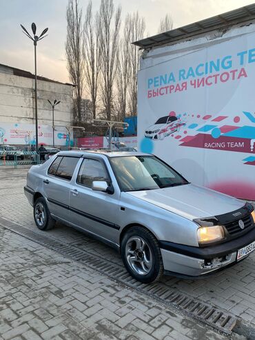 volkswagen 4: Volkswagen Vento: 1993 г., 1.8 л, Механика, Бензин, Седан