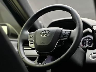 byd e6: Toyota Camry: 2026 г., 2.5 л, Гибрид, Седан — 2