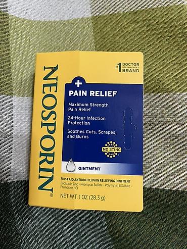 steril: *Neosporin* — antibakterial təsirli məlhəmdir. Tərkibində üç növ — 1