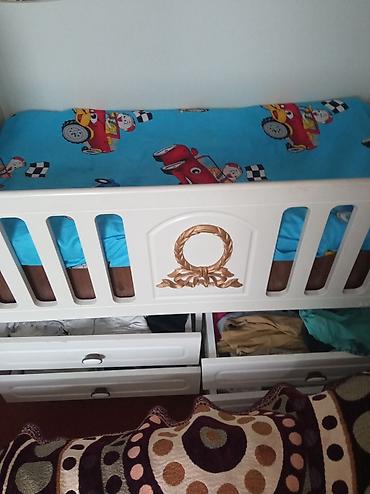 Oğlan və qız üçün, İşlənmiş, Dördbucaq, Beşik, Dəstsiz, Matras ilə, Yellənmə mexanizmsiz lalafo.az -da Oğlan və qız üçün, İşlənmiş, Dördbucaq, Beşik, Dəstsiz, Matras ilə, Yellənmə mexanizmsiz