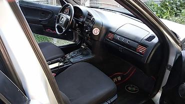 çanqan avto: BMW 3 Series E36 sedan, gümüşü rəng. - Orijinal BMW emblem və M paket — 7