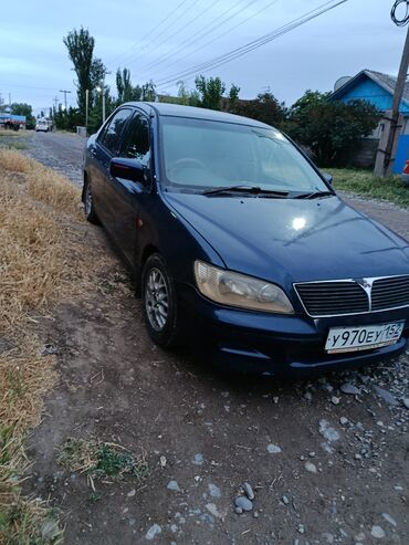 хонда црв 1: Автомобиль Mitsubishi Lancer в кузове седан, выполненный в синем