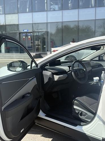 Продажа авто: Toyota bZ5: 2026 г., Автомат, Электромобиль, Лифтбек — 7