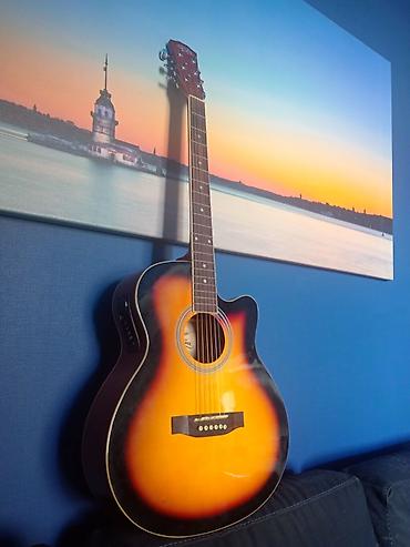gitara simləri: Elektro-akustik gitara – cutaway korpuslu, sunburst rəng keçişli model — 2