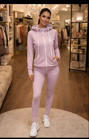 jordan dres: Ženske Trenerke 
S m l xl xxl
 Cena 3800 din ✅️ NB💥
NT❤ — 1