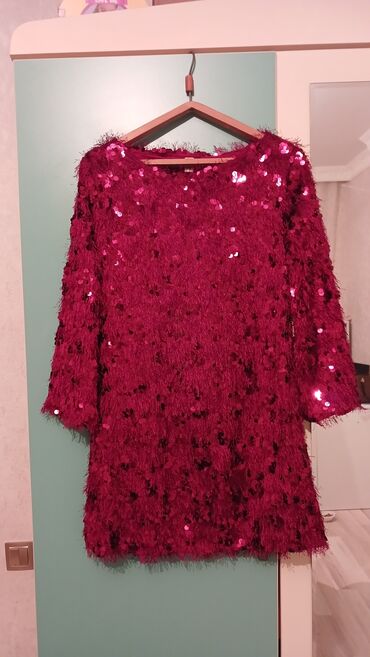 tek qaş: Parlaq bəzəkli qırmızı tunika/mini don - Rəng: dərin bordo-qırmızı -