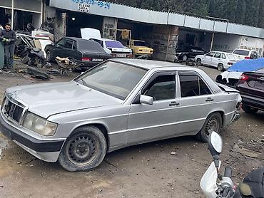 mercedes 208 d: Mercedes-Benz 190 sokulur mator karobka ela veziyyetdedir.2 matordur — 3