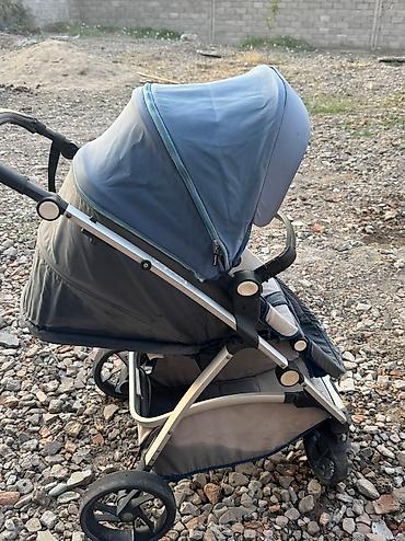 Коляски: 2 коляски за 2000с Коляска Benebaby(в хорошем состоянии),вторая — 5