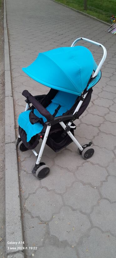 прогулочная детская коляска: Коляска, цвет - Голубой, Б/у