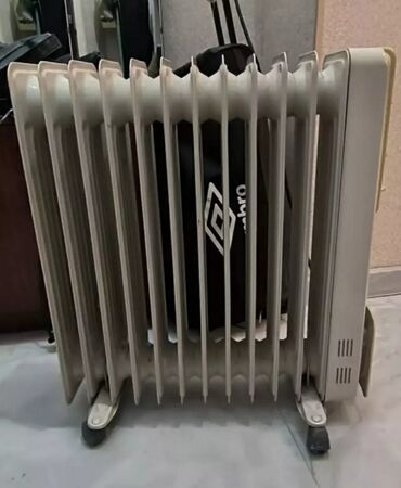 ev radiator: 13 seksiyalı işıqla işləyən yağ radiatoru işlək vəziyyətdədi. xahiş