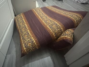 Döşəklər: 10 kq döşək. Yun əsil Qarabağ yunudur. İstifadə olunub. Amma çox