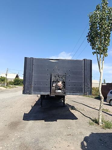 Прицепы и полуприцепы: Полуприцеп-бортовой/площадка 3-осный фитинг пол листь - Тип — 10
