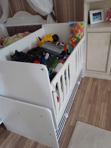 ortopedik dosekler qiymeti: Oğlan və qız üçün, İşlənmiş, Dördbucaq, Beşik, Matras ilə, Yellənmə mexanizm ilə