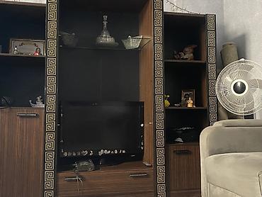 TV stendi və vitrinli divar dolabı dəsti - Material: laminat ağac