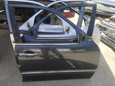 Крышки багажника: Передняя правая дверь Mercedes-Benz