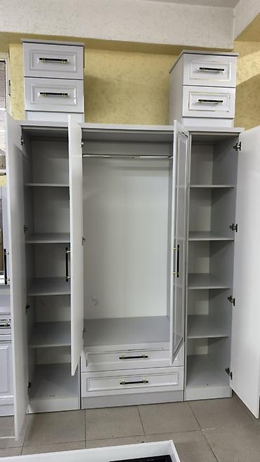 Спальные гарнитуры: Спальный гарнитур в светло-сером/белом глянце с фрезерованными — 8