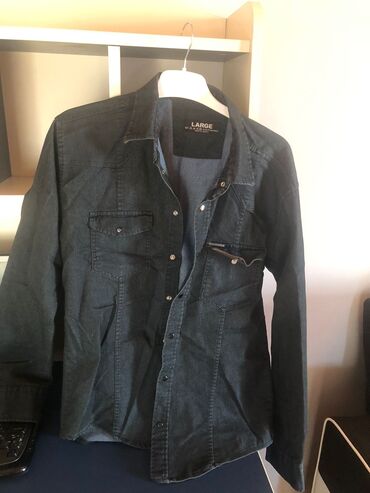 Köynəklər: Köynəklər hamisi bahalidi geyilmədiyindən satilir.3,4 dəfə — 6