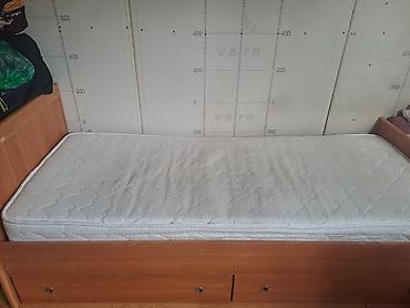 bunk bed: Односпальная кровать с матрасом и выдвижными ящиками. Особенности: - — 2