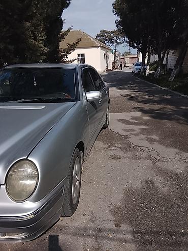 Mercedes-Benz: Mercedes-Benz E-Class: 2.2 l | 2000 il Sedan — 9